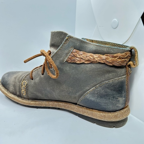 Born Women's Temple II Boot Lace Up Gray and Brown Suede Distressed Bootie SZ 8 - Picture 8 of 14